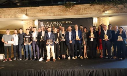 El Ayuntamiento de Pedreguer y la Escuela de Gata premiados en la Gala de la Federación de Pilota 