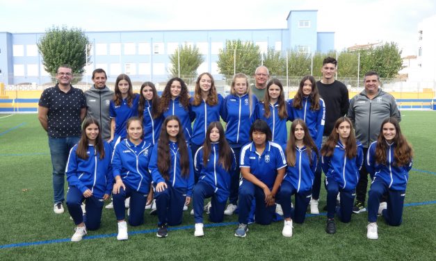La EMF Dénia presenta a sus equipos con la novedad del juvenil-cadete femenino y homenajea a Pepelu y al once de la Copa del Rey de 2008