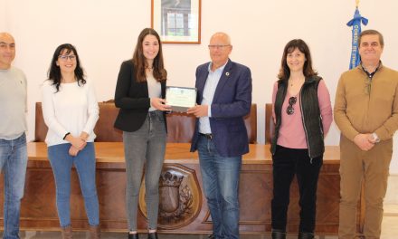 Reconocimiento del Ayuntamiento de Dénia a Claudia Lledó por el título mundial juvenil de Doma Clásica 
