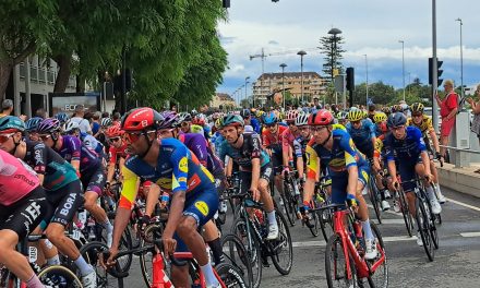 Los aficionados se vuelcan con La Vuelta en la etapa de Dénia en la que Ayuso acaba tercero