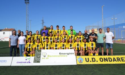 La UD Ondarense presenta al primer equipo femenino de su historia formado por jugadoras de la comarca 