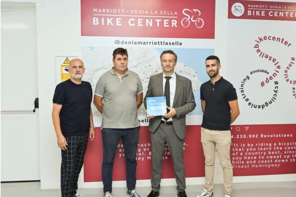 El Hotel Dénia Marriott La Sella recibe el sello de Bike Territory de la RFEC por impulsar el ciclismo 