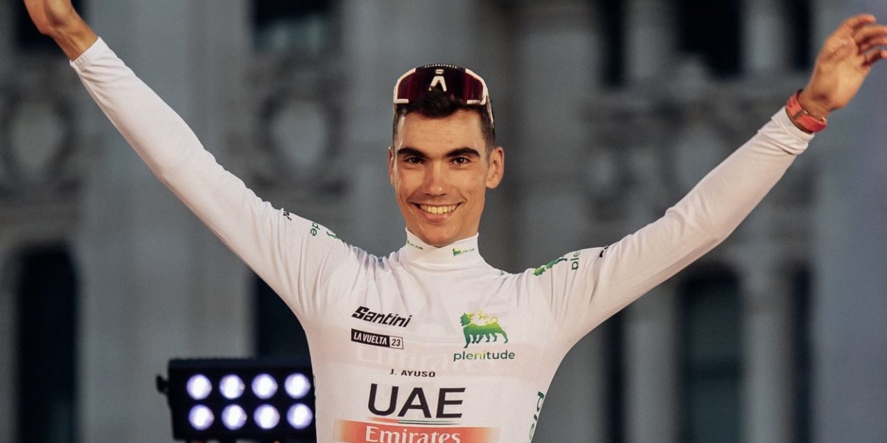 El javiense Juan Ayuso finaliza cuarto en La Vuelta y con el maillot blanco de mejor joven 