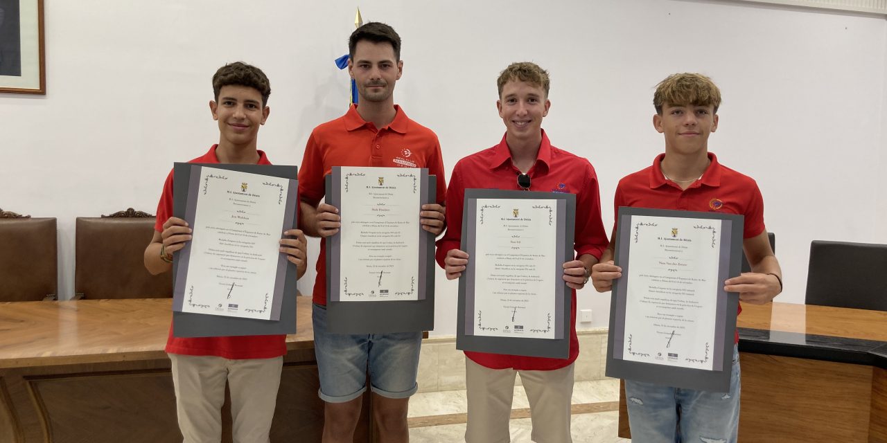 Homenaje a los piragüistas del RCN Dénia que subieron al podio en el Campeonato de España de Kayak de Mar 