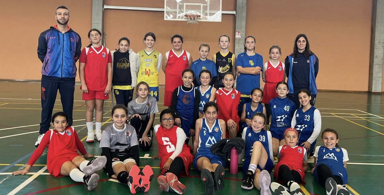 Jugadores y jugadoras de la comarca participan en las jornadas de detección benjamín de Gata 