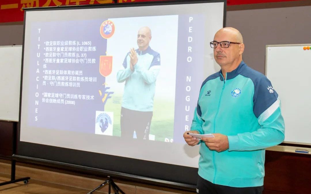 El entrenador dianense Pedro Noguera, un año impartiendo metodología en la Federación de Tianjin 
