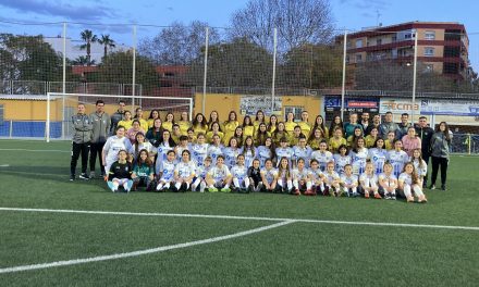 El FB Dénia presenta sus cuatro equipos femeninos para conmemorar el Día de la Dona 